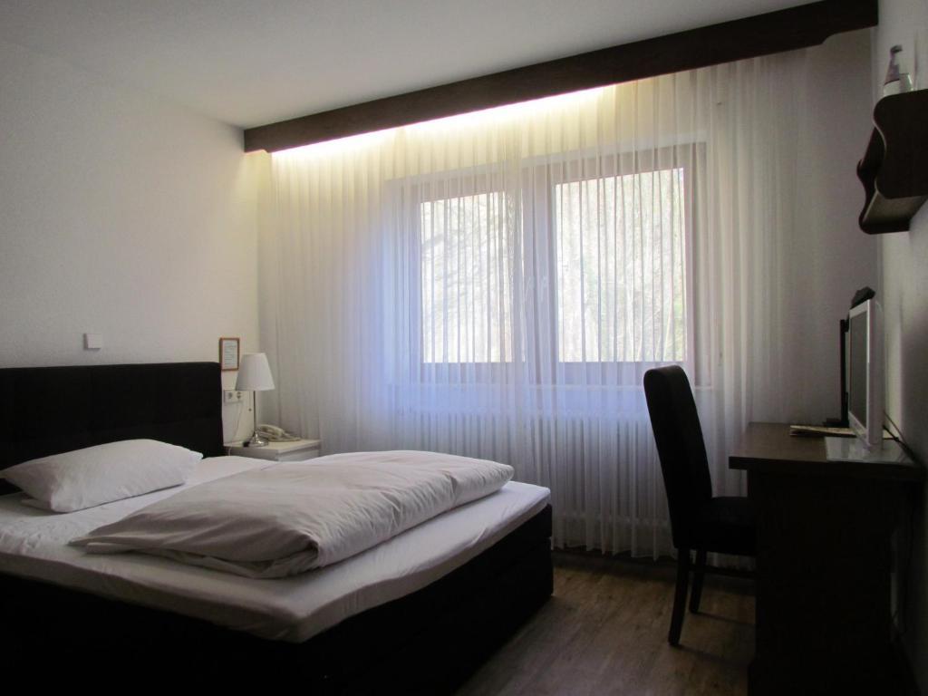 Gasthaus Zum Kreuz Hotel Freiburg im Breisgau Room photo