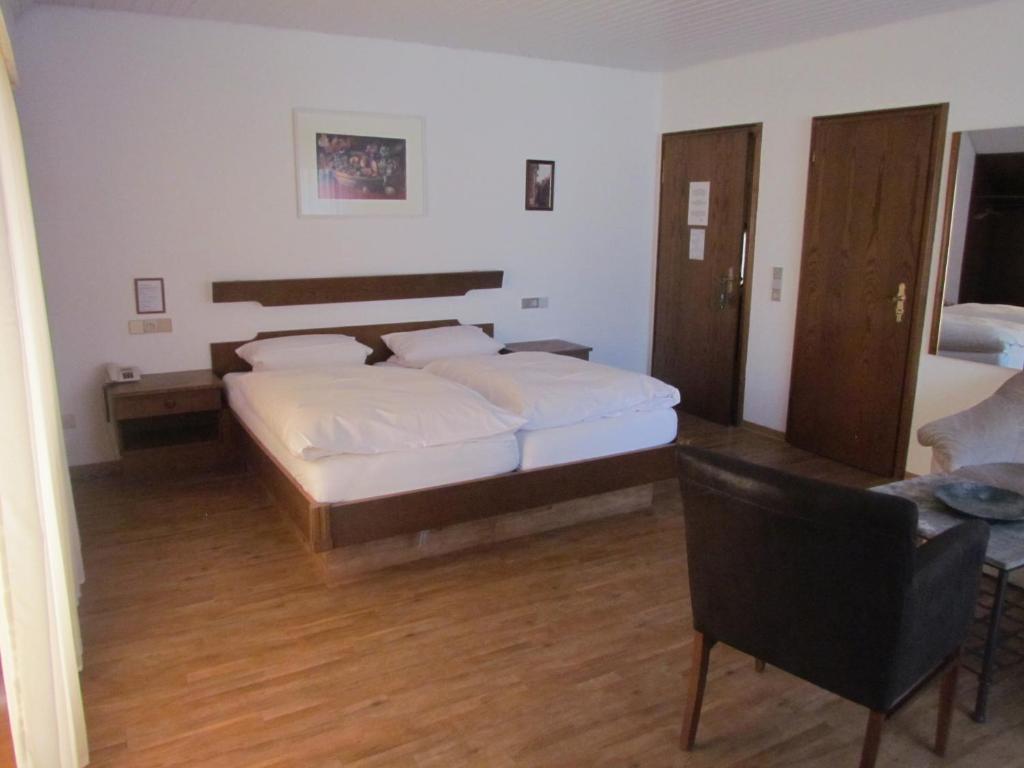 Gasthaus Zum Kreuz Hotel Freiburg im Breisgau Room photo