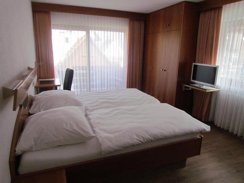 Gasthaus Zum Kreuz Hotel Freiburg im Breisgau Room photo